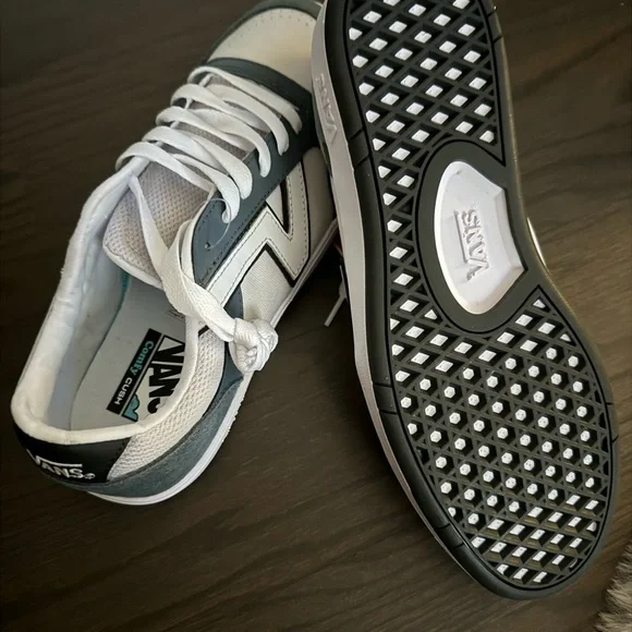 Vans size 11 new - Picture 3 of 5